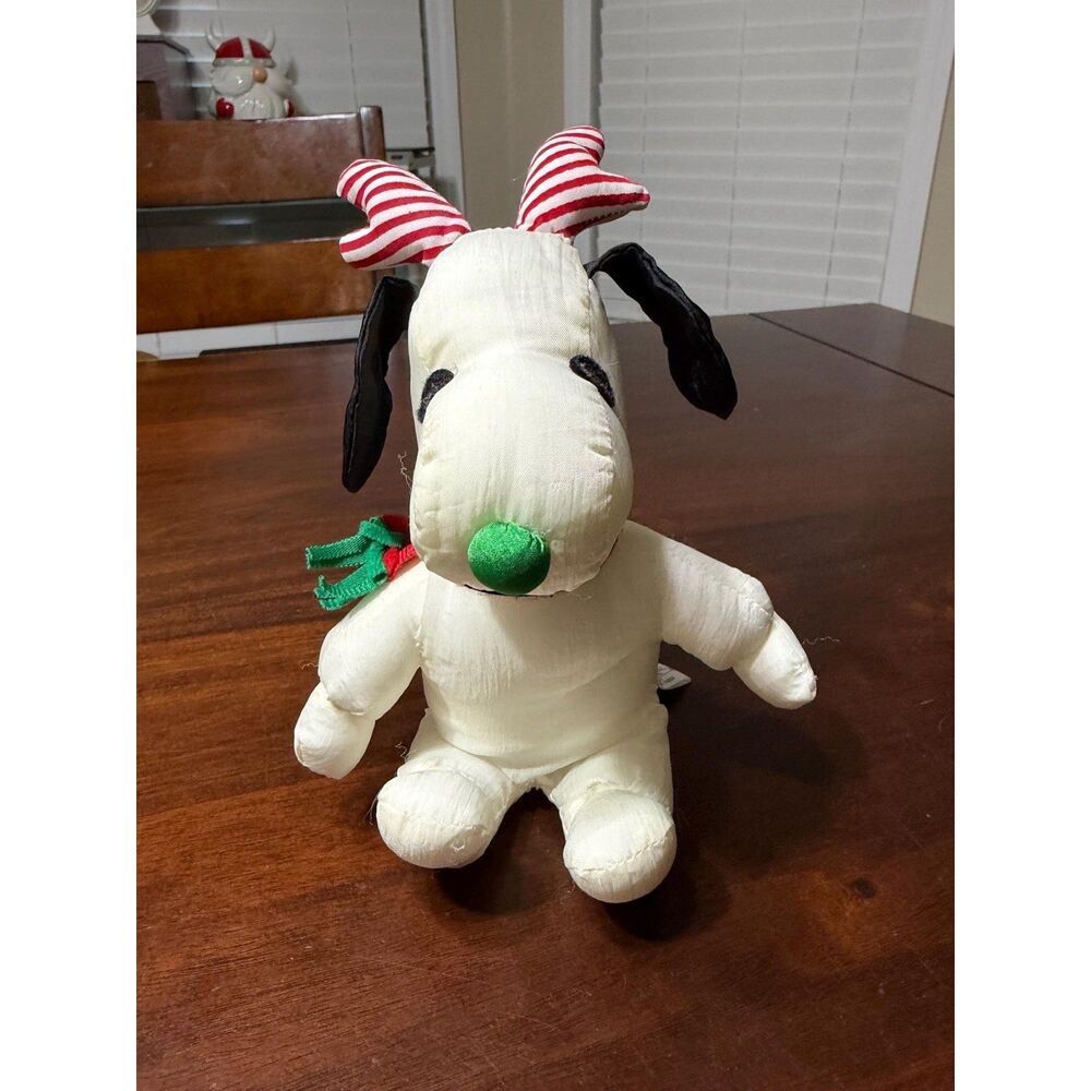 Peanuts Snoopy 6" Christmas Plush
